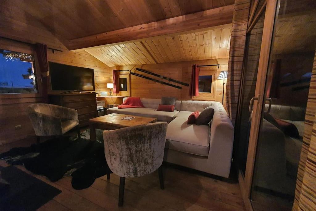Cosy 4 Bedroom Chalet With Hot Tub Saint-Marcel  Exterior photo