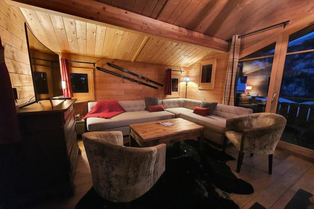 Cosy 4 Bedroom Chalet With Hot Tub Saint-Marcel  Exterior photo
