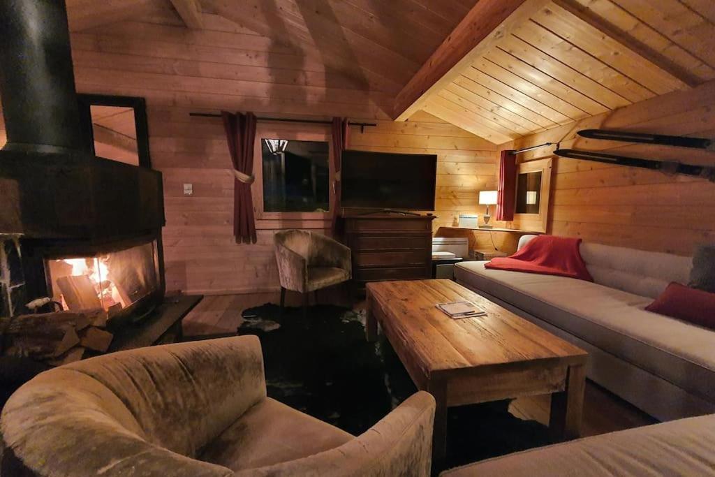 Cosy 4 Bedroom Chalet With Hot Tub Saint-Marcel  Exterior photo
