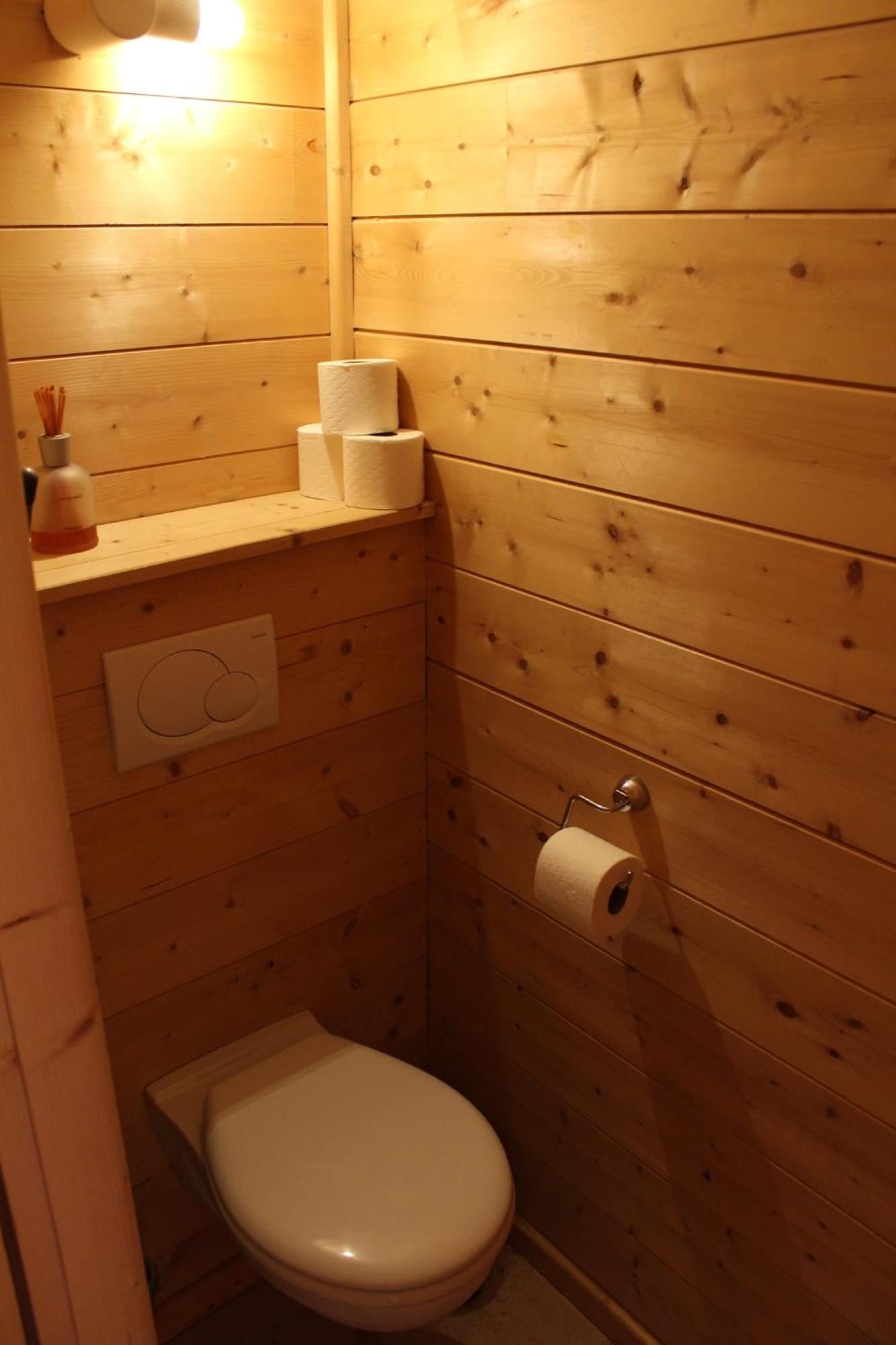 Cosy 4 Bedroom Chalet With Hot Tub Saint-Marcel  Exterior photo