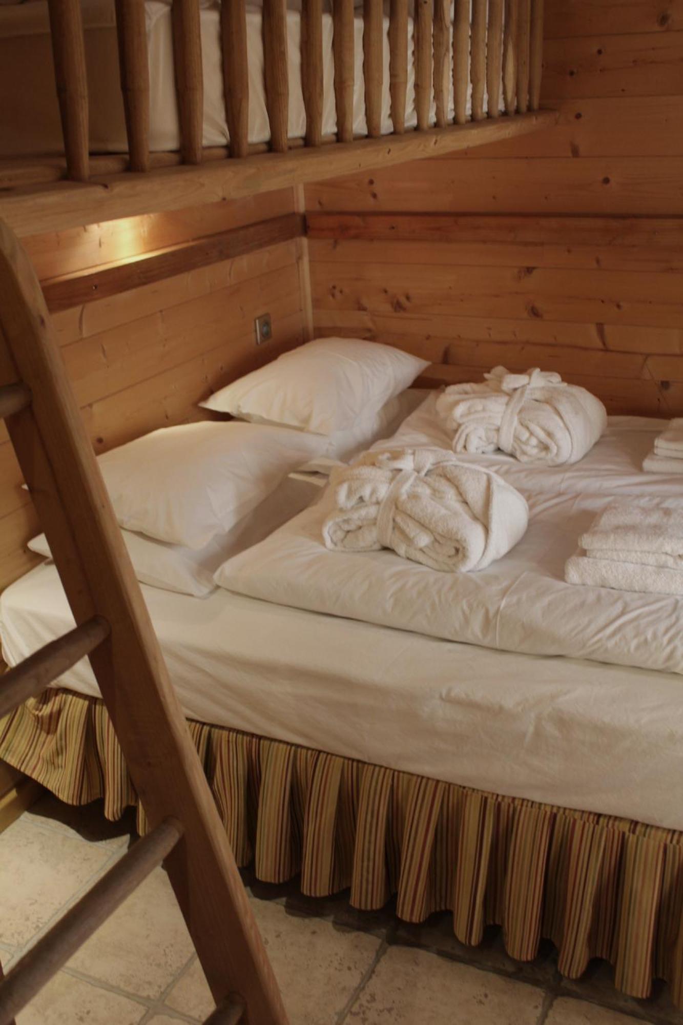 Cosy 4 Bedroom Chalet With Hot Tub Saint-Marcel  Exterior photo
