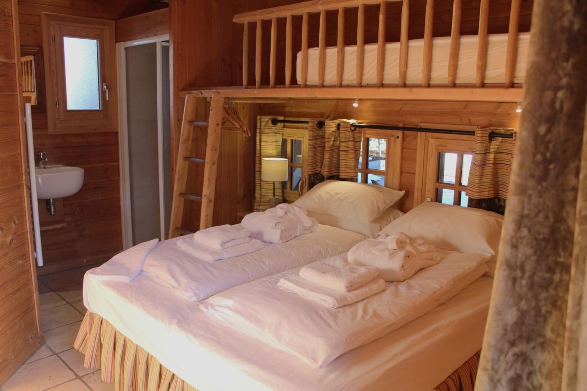 Cosy 4 Bedroom Chalet With Hot Tub Saint-Marcel  Exterior photo