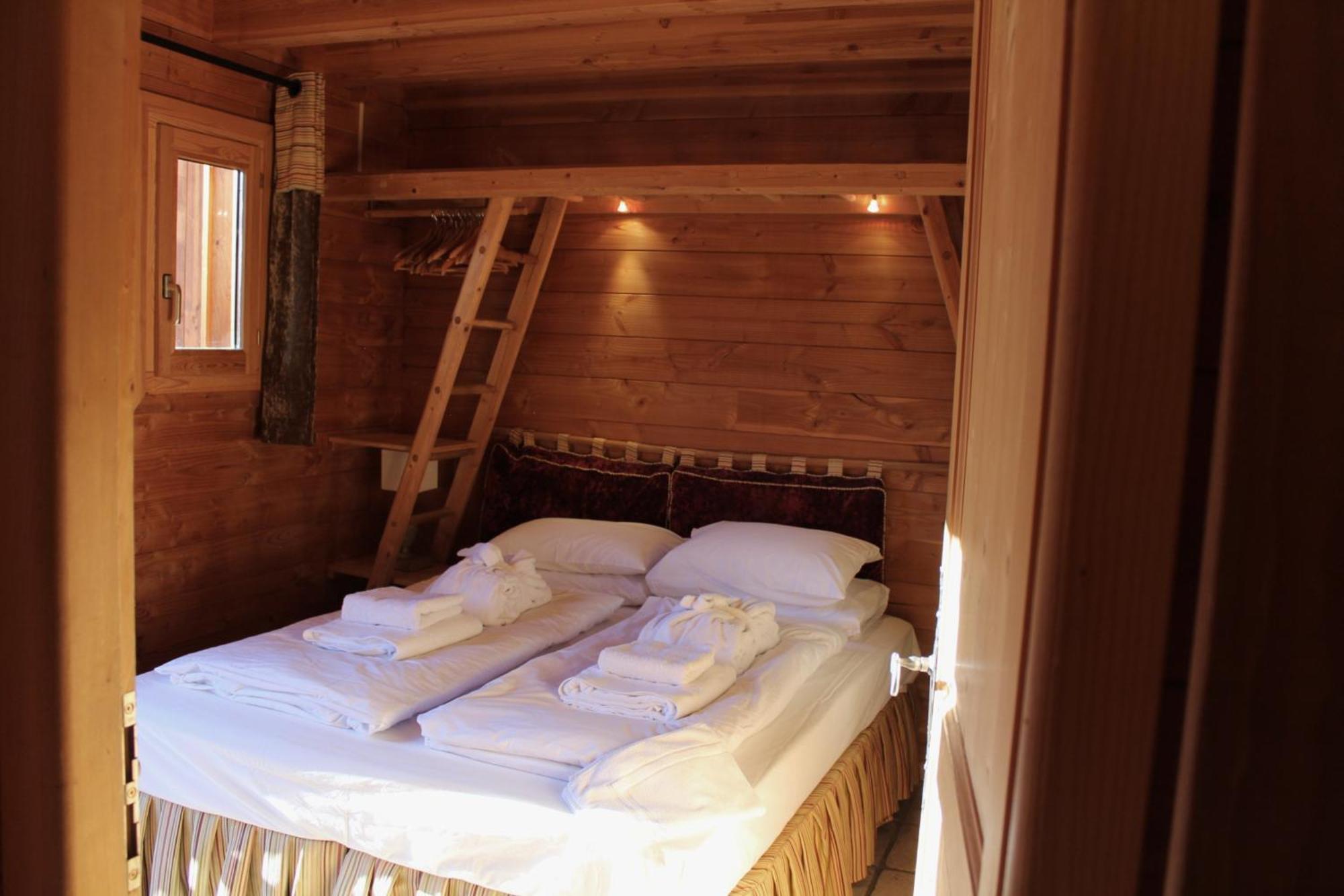 Cosy 4 Bedroom Chalet With Hot Tub Saint-Marcel  Exterior photo